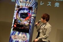 「CR T.M.Revolution」について解説するT.M.Revolution。