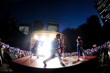 DISH// 「皿組キャンプ2014夏 in 東西2大野音」東京・日比谷野外大音楽堂公演の様子。