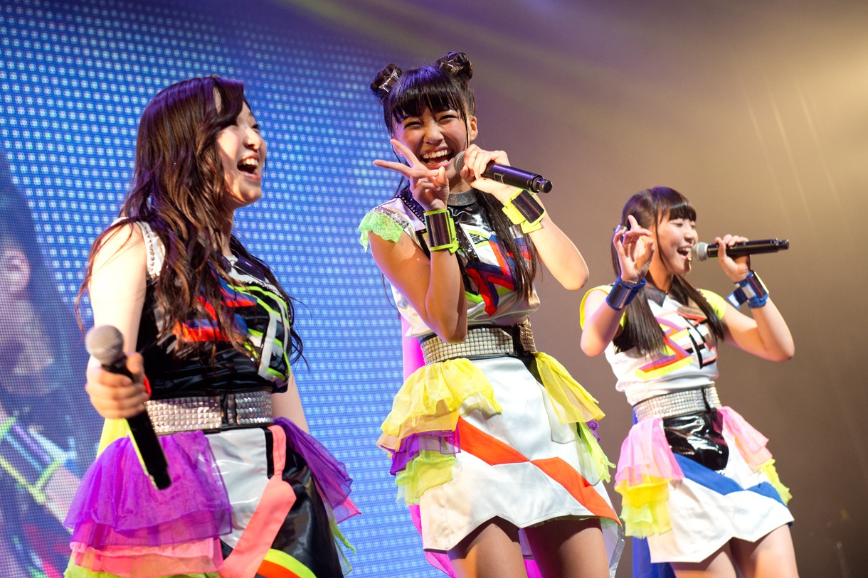 左から鈴木友梨耶、溝呂木世蘭、永井日菜。