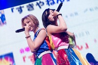 左から鈴木真梨耶、鈴木友梨耶。