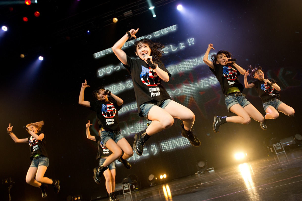 Cheeky Parade「NINE LIVES TOUR～チキパのNATSUMATSURI～」の様子。
