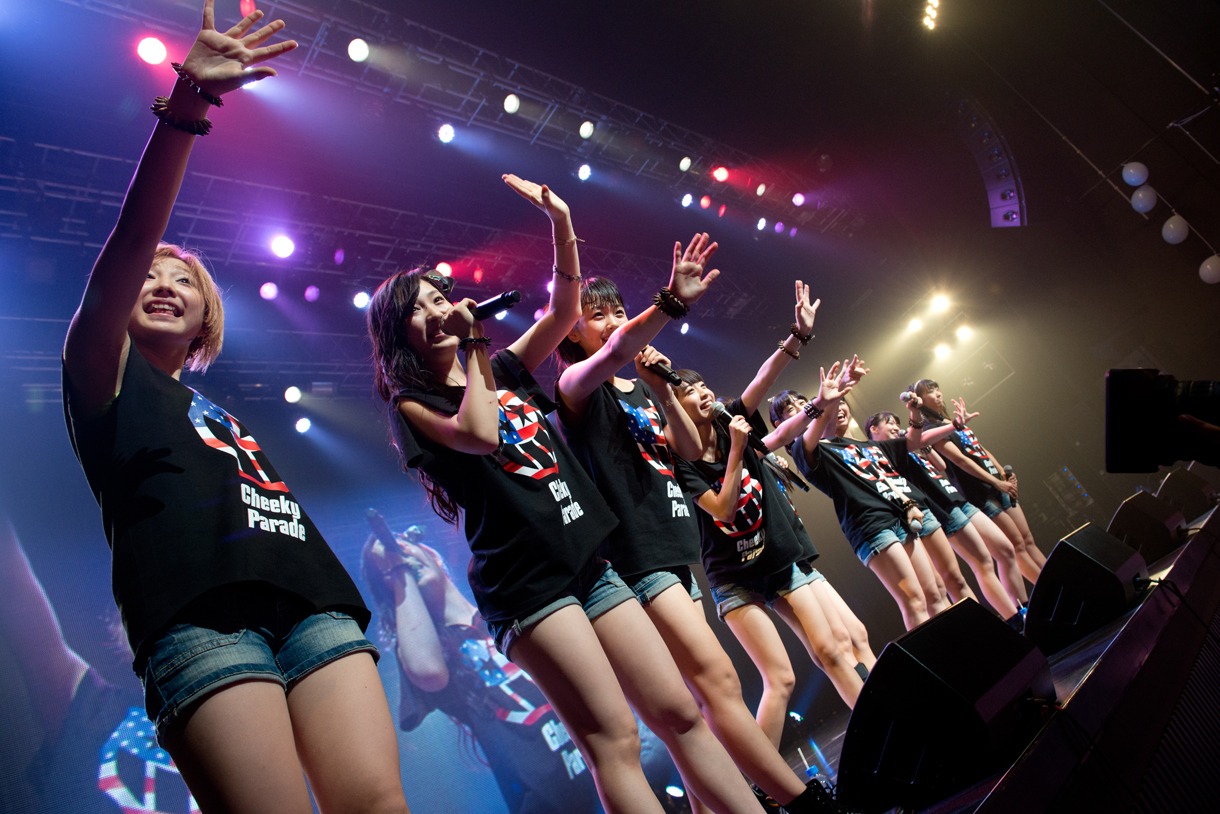 Cheeky Parade「NINE LIVES TOUR～チキパのNATSUMATSURI～」の様子。