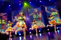 渡辺亜紗美、山本真凜、島崎莉乃、溝呂木世蘭による「恋テレポーテーション」の様子。