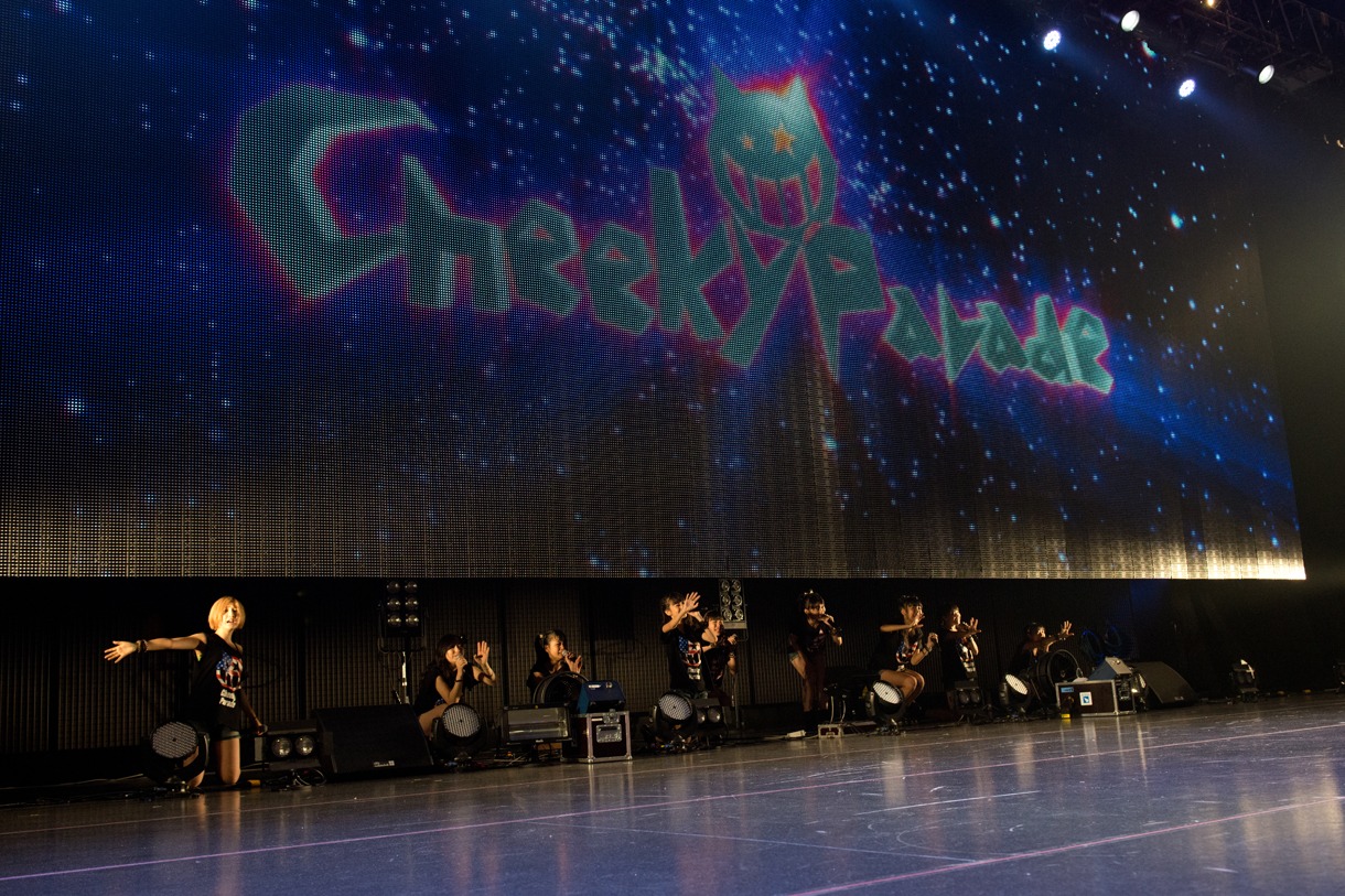 幕が降りるギリギリまでファンに感謝を伝えるCheeky Parade。