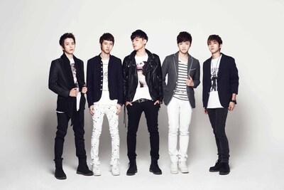 SM☆SH。左から4番目のナルは活動休止中、5番目のセゲは卒業。