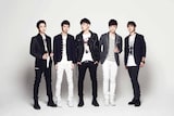 SM☆SH。左から4番目のナルは活動休止中、5番目のセゲは卒業。