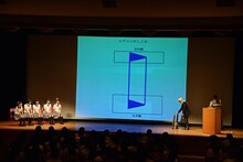さくら学院「すごい物理学の授業」1部の様子。