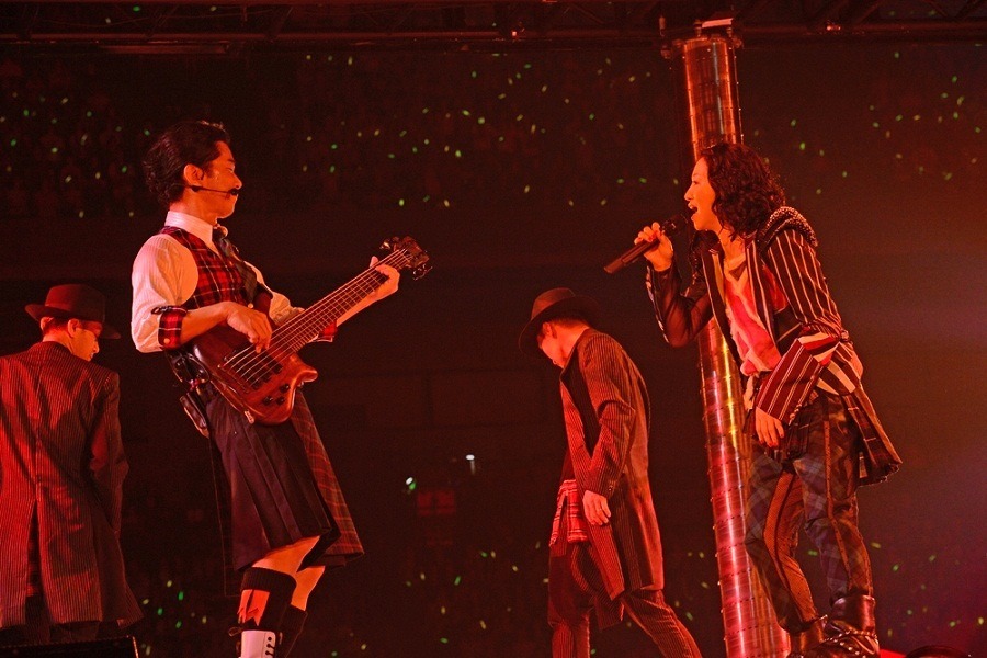 DREAMS COME TRUE「AEON presents 25th Anniversary DREAMS COME TRUE CONCERT TOUR 2014 - ATTACK25 -」さいたまスーパーアリーナ公演の様子。（Photo by KAZUMICHI KOKEI / TEPPEI）