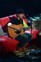 吉田結威（G, Vo）