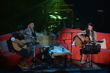 吉田山田と片平里菜。