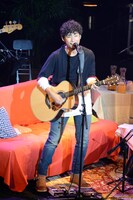 吉田結威（G, Vo）