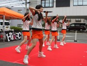 auショップ鷹ノ子店でイベントを行うひめキュンフルーツ缶。