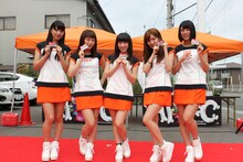 auショップ鷹ノ子店でイベントを行うひめキュンフルーツ缶。