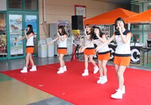 auショップパルティフジ衣山店でイベントを行うひめキュンフルーツ缶。