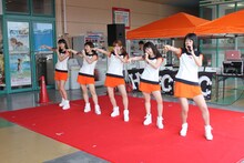 auショップパルティフジ衣山店でイベントを行うひめキュンフルーツ缶。