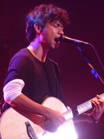 吉田結威（G, Vo）