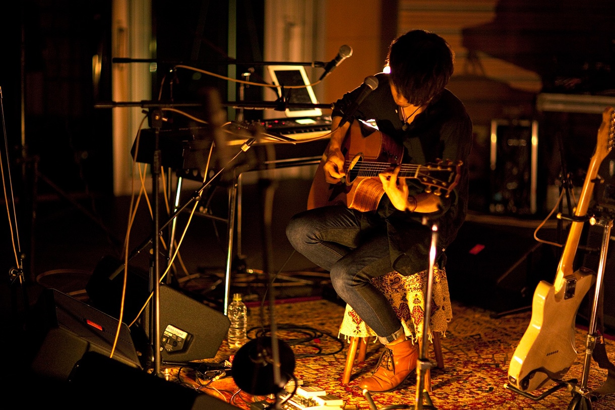 「TK from 凛として時雨 Premium studio acoustic live」の様子。（撮影：河本悠貴）