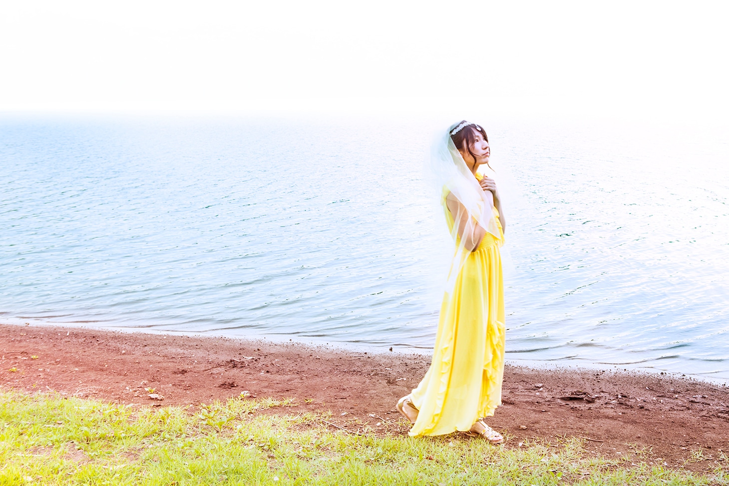 かなでももこアーティスト写真「未来への前奏曲」バージョン（イメージカラー・黄）
