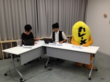 8月12日のニコ生で初共演したPolyphonicBranch（左）とカレーメシくん（右）。