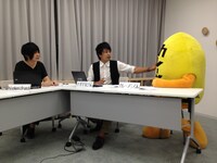 8月12日のニコ生で初共演したPolyphonicBranch（左）とカレーメシくん（右）。