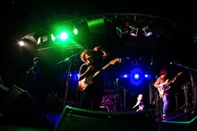 大阪公演に出演したフレデリックのライブの様子。（撮影：渡邉一生）