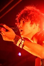 大阪公演に出演したフレデリックのライブの様子。（撮影：渡邉一生）