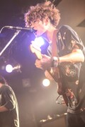 東京公演に出演したフレデリックのライブの様子。（撮影：釘野孝宏）