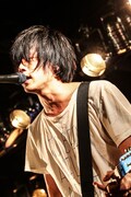 大阪公演に出演したLAMP IN TERRENのライブの様子。（撮影：渡邉一生）