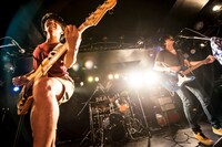 東京公演に出演したLAMP IN TERRENのライブの様子。（撮影：釘野孝宏）