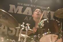 東京公演に出演したLAMP IN TERRENのライブの様子。（撮影：釘野孝宏）