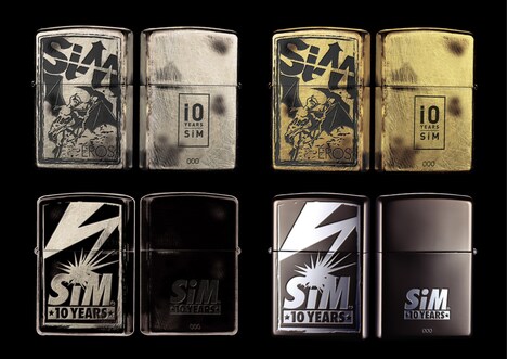 MAHデザインのオリジナルZippoライター。上が「EROS DESIGN」、下が「10 YEARS MODEL」。