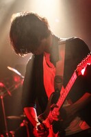 大阪公演に出演したTHE ORAL CIGARETTESのライブの様子。（撮影：渡邉一生）