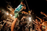 東京公演に出演したTHE ORAL CIGARETTESのライブの様子。（撮影：釘野孝宏）