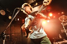 東京公演に出演したTHE ORAL CIGARETTESのライブの様子。（撮影：釘野孝宏）