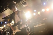 東京公演に出演したTHE ORAL CIGARETTESのライブの様子。（撮影：釘野孝宏）
