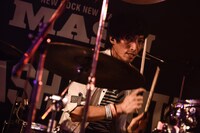 東京公演に出演したTHE ORAL CIGARETTESのライブの様子。（撮影：釘野孝宏）