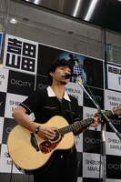 吉田結威（G, Vo）