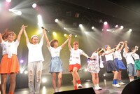 Negicco×Especia「9 girls!」東京公演の様子。