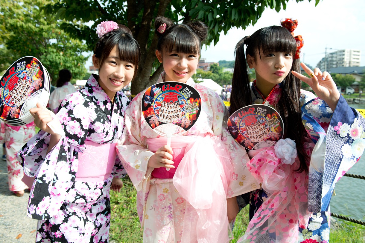 左から桜愛美、大石芽依、MYU。