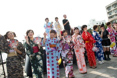 「LinQ夏祭り2014」オープニングの様子。