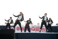 ダンスパフォーマンスを披露する深瀬智聖、杉本ゆさ、大庭彩歌、上原あさみ、SO。