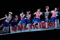 LinQによるライブパフォーマンスの様子。