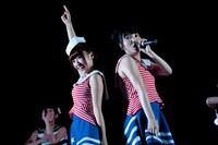 左から山木彩乃、伊藤麻希。