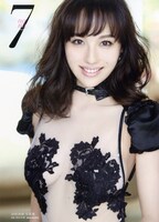 2014年の人気画像6位は「谷村奈南、思い出のハワイで大胆水着姿に」より、谷村奈南「7」表紙。