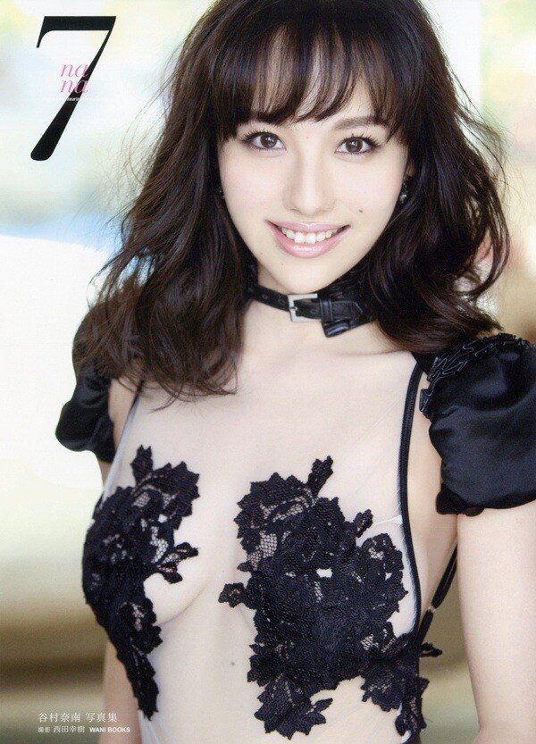 今週の人気画像3位は「谷村奈南、思い出のハワイで大胆水着姿に」より、谷村奈南「7」表紙。