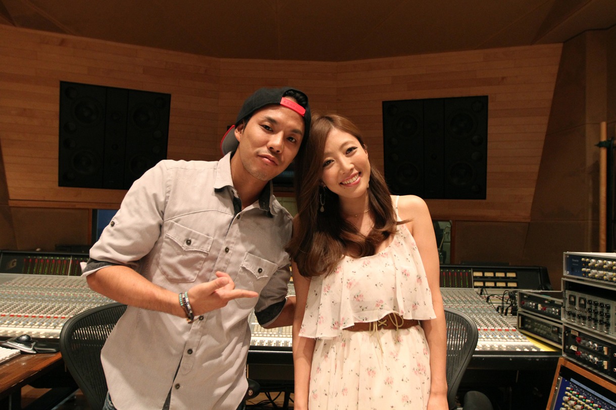 左からTEE、Tiara。