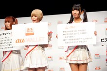 au WALLET宣伝担当の最上もが、古川未鈴。