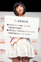 ビデオパスのサービスの特徴を解説する夢眠ねむ。