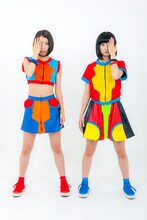 プラニメ。左からカミヤサキ、茉里。