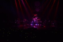 Toshl「CRYSTAL ROCK NIGHT SUMMER LIVE IN DAIBA 未来をEYEしてるゼ」のライブの様子。